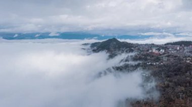 Yuanyang İlçesi, Yunnan, Çin ve çevresindeki arazi manzarası.