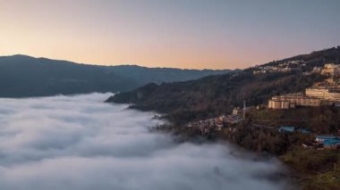 Yuanyang İlçesi, Yunnan, Çin ve çevresindeki arazi manzarası.