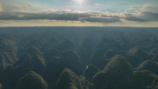 Flygfoto Den Unika Bergiga Landskap Dushan County Qiannan Guizhou Kina — Stockvideo