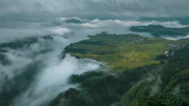 Flygfoto Den Unika Bergiga Landskap Dushan County Qiannan Guizhou Kina — Stockvideo