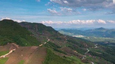 Kılavuz İlçe, Qiannan, Guizhou, Çin 'deki karst kırsal manzarası..