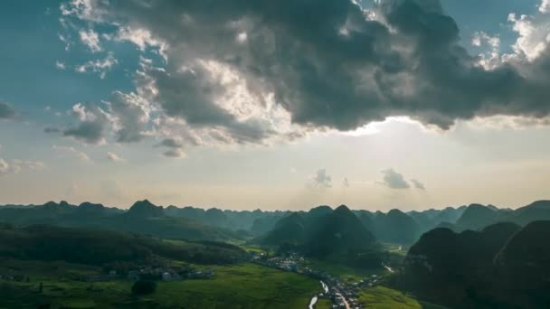 Veduta Aerea Del Paesaggio Rurale Carsico Nella Contea Hui Shui — Video Stock