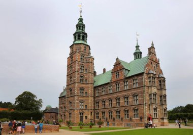 Kopenhag, Danimarka - 17 Ağustos 2023: Kings Garden 'daki Rosenborg Kalesi