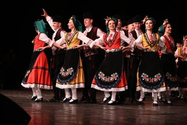 Σόφια Βουλγαρία Μαρτίου 2023 Άνθρωποι Παραδοσιακές Λαϊκές Ενδυμασίες Πραγματοποιούν Λαϊκό — Φωτογραφία Αρχείου