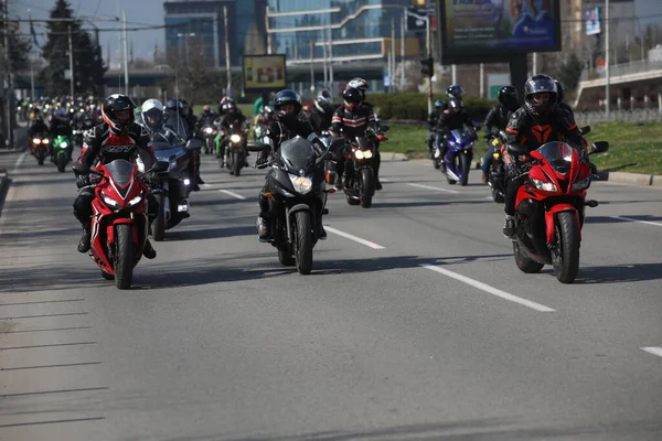 ブルガリアのソフィア 2023年3月25日 バイカーは2023年3月25日にブルガリアのソフィアで開催されたオートバイシーズンの開幕を祝いました — ストック写真