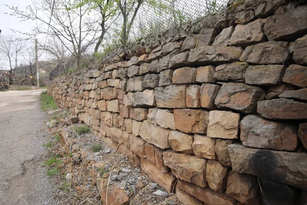 Tradycyjna Ściana Suchego Kamienia Zbudowana Bez Zaprawy Lub Cementu — Zdjęcie stockowe