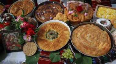 Taze pişmiş ev yapımı ekmek. Lezzetli ev yapımı fırın ürünlerinin görüntüsü.