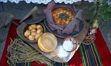 Taze pişmiş ev yapımı ekmek. Lezzetli ev yapımı fırın ürünlerinin görüntüsü.