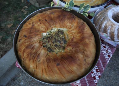 Taze pişmiş ev yapımı ekmek. Lezzetli ev yapımı fırın ürünlerinin görüntüsü.