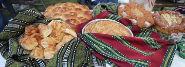 Taze pişmiş ev yapımı ekmek. Lezzetli ev yapımı fırın ürünlerinin görüntüsü.