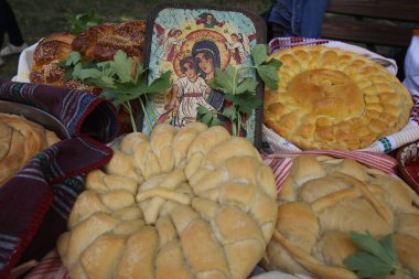 Taze pişmiş ev yapımı ekmek. Lezzetli ev yapımı fırın ürünlerinin görüntüsü.