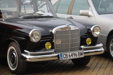 Sofya, Bulgaristan - 17 Eylül 2023: Bulgaristan 'ın başkenti Sofya' da sonbahar retro otomobil salonu