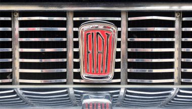 Sofya, Bulgaristan - 17 Eylül 2023: Bulgaristan 'ın başkenti Sofya' da sonbahar retro otomobil salonu