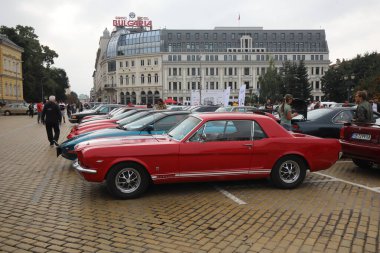Sofya, Bulgaristan - 17 Eylül 2023: Bulgaristan 'ın başkenti Sofya' da sonbahar retro otomobil salonu