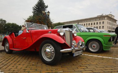 Sofya, Bulgaristan - 17 Eylül 2023: Bulgaristan 'ın başkenti Sofya' da sonbahar retro otomobil salonu