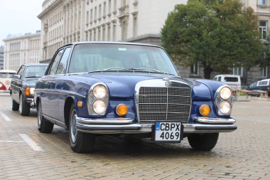 Sofya, Bulgaristan - 17 Eylül 2023: Bulgaristan 'ın başkenti Sofya' da sonbahar retro otomobil salonu