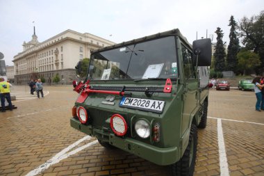 Sofya, Bulgaristan - 17 Eylül 2023: Bulgaristan 'ın başkenti Sofya' da sonbahar retro otomobil salonu