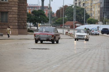 Sofya, Bulgaristan - 17 Eylül 2023: Bulgaristan 'ın başkenti Sofya' da sonbahar retro otomobil salonu