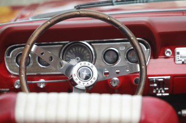 Sofya, Bulgaristan - 17 Eylül 2023: Bulgaristan 'ın başkenti Sofya' da sonbahar retro otomobil salonu