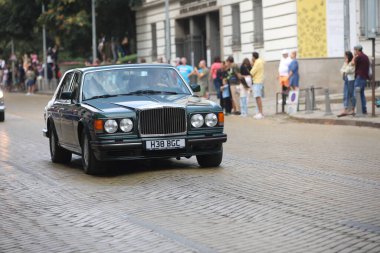 Sofya, Bulgaristan - 17 Eylül 2023: Bulgaristan 'ın başkenti Sofya' da sonbahar retro otomobil salonu