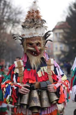 Kyustendil, Bulgaristan - 10 Şubat 2024: Bulgaristan 'ın Kyustendil kentinde düzenlenen ilk maskeli balo festivali 