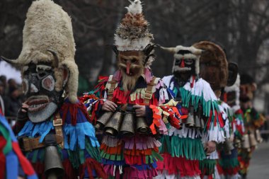 Kyustendil, Bulgaristan - 10 Şubat 2024: Bulgaristan 'ın Kyustendil kentinde düzenlenen ilk maskeli balo festivali 