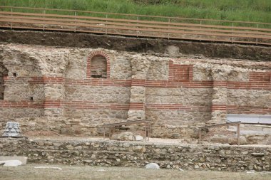 Heraklea Sintika 'nın arkeolojik manzarası. Heraklea Sintika 'nın kalıntılarıyla dolu tarihi bir yer. Mimari arka plan