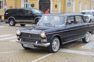 Sofya, Bulgaristan - 15 Eylül 2024: Bulgaristan 'ın başkenti Sofya' da sonbahar retro otomobil salonu
