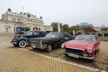 Sofya, Bulgaristan - 15 Eylül 2024: Bulgaristan 'ın başkenti Sofya' da sonbahar retro otomobil salonu