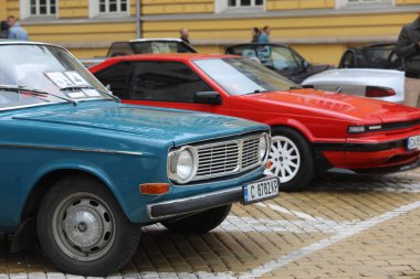 Sofya, Bulgaristan - 15 Eylül 2024: Bulgaristan 'ın başkenti Sofya' da sonbahar retro otomobil salonu