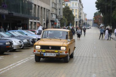 Sofya, Bulgaristan - 15 Eylül 2024: Bulgaristan 'ın başkenti Sofya' da sonbahar retro otomobil salonu