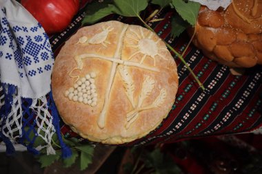 Kyustendil, Bulgaristan - 15 Ağustos 2025: Panagia - Ekmeğin Yükseltilmesi. Bulgaristan 'ın Kyustendil kentinde Kutsal Bakire Meryem Ekmeği Sergisi