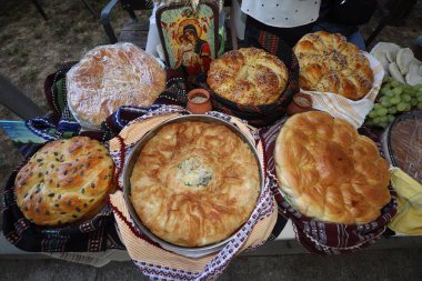 Kyustendil, Bulgaristan - 15 Ağustos 2025: Panagia - Ekmeğin Yükseltilmesi. Bulgaristan 'ın Kyustendil kentinde Kutsal Bakire Meryem Ekmeği Sergisi