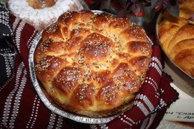 Kyustendil, Bulgaristan - 15 Ağustos 2025: Panagia - Ekmeğin Yükseltilmesi. Bulgaristan 'ın Kyustendil kentinde Kutsal Bakire Meryem Ekmeği Sergisi