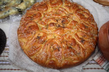 Kyustendil, Bulgaristan - 15 Ağustos 2025: Panagia - Ekmeğin Yükseltilmesi. Bulgaristan 'ın Kyustendil kentinde Kutsal Bakire Meryem Ekmeği Sergisi