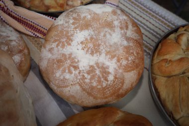 Kyustendil, Bulgaristan - 15 Ağustos 2025: Panagia - Ekmeğin Yükseltilmesi. Bulgaristan 'ın Kyustendil kentinde Kutsal Bakire Meryem Ekmeği Sergisi