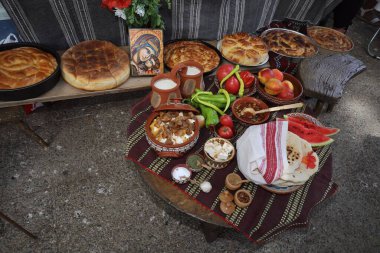 Kyustendil, Bulgaristan - 15 Ağustos 2025: Panagia - Ekmeğin Yükseltilmesi. Bulgaristan 'ın Kyustendil kentinde Kutsal Bakire Meryem Ekmeği Sergisi