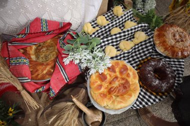 Kyustendil, Bulgaristan - 15 Ağustos 2025: Panagia - Ekmeğin Yükseltilmesi. Bulgaristan 'ın Kyustendil kentinde Kutsal Bakire Meryem Ekmeği Sergisi