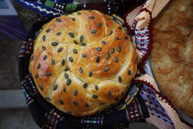 Kyustendil, Bulgaristan - 15 Ağustos 2025: Panagia - Ekmeğin Yükseltilmesi. Bulgaristan 'ın Kyustendil kentinde Kutsal Bakire Meryem Ekmeği Sergisi