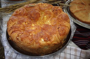 Kyustendil, Bulgaristan - 15 Ağustos 2025: Panagia - Ekmeğin Yükseltilmesi. Bulgaristan 'ın Kyustendil kentinde Kutsal Bakire Meryem Ekmeği Sergisi