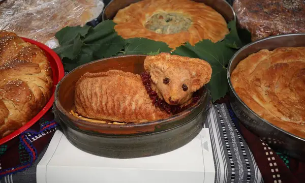 Kyustendil, Bulgaristan - 15 Ağustos 2025: Panagia - Ekmeğin Yükseltilmesi. Bulgaristan 'ın Kyustendil kentinde Kutsal Bakire Meryem Ekmeği Sergisi