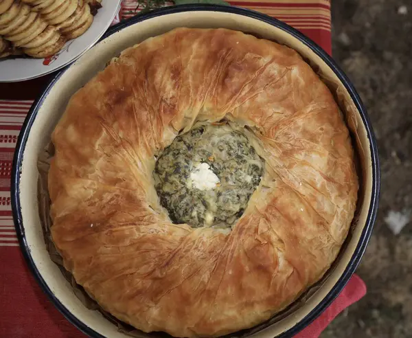 Kyustendil, Bulgaristan - 15 Ağustos 2025: Panagia - Ekmeğin Yükseltilmesi. Bulgaristan 'ın Kyustendil kentinde Kutsal Bakire Meryem Ekmeği Sergisi