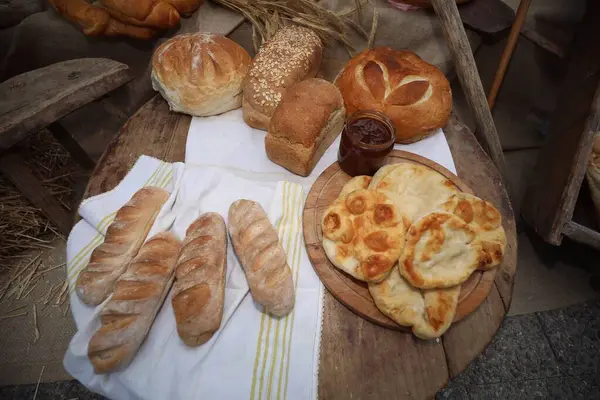 Kyustendil, Bulgaristan - 15 Ağustos 2025: Panagia - Bulgaristan 'ın Kyustendil kentinde Kutsal Bakire Meryem Ekmeğinin Yükseltilmesi