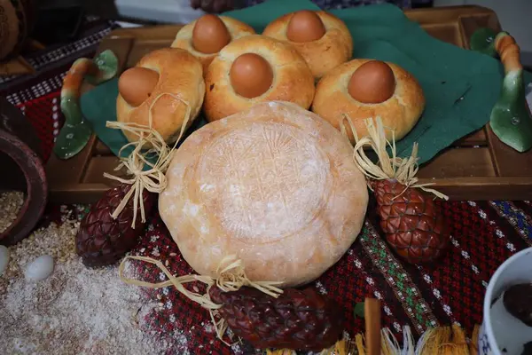 Kyustendil, Bulgaristan - 15 Ağustos 2025: Panagia - Ekmeğin Yükseltilmesi. Bulgaristan 'ın Kyustendil kentinde Kutsal Bakire Meryem Ekmeği Sergisi