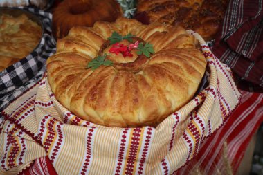 Kyustendil, Bulgaristan - 15 Ağustos 2025: Panagia - Ekmeğin Yükseltilmesi. Bulgaristan 'ın Kyustendil kentinde Kutsal Bakire Meryem Ekmeği Sergisi