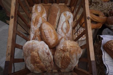 Kyustendil, Bulgaristan - 15 Ağustos 2025: Panagia - Ekmeğin Yükseltilmesi. Bulgaristan 'ın Kyustendil kentinde Kutsal Bakire Meryem Ekmeği Sergisi