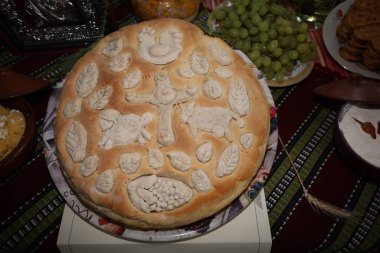 Kyustendil, Bulgaristan - 15 Ağustos 2025: Panagia - Ekmeğin Yükseltilmesi. Bulgaristan 'ın Kyustendil kentinde Kutsal Bakire Meryem Ekmeği Sergisi