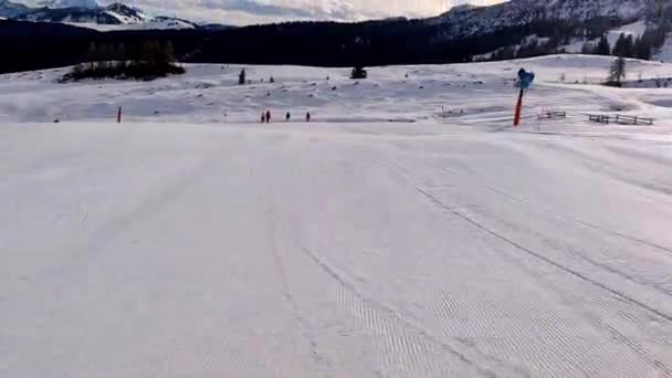 Waidring Austria 2023 View Skiers Slopes Downhill Skiing Almost Empty — Wideo stockowe