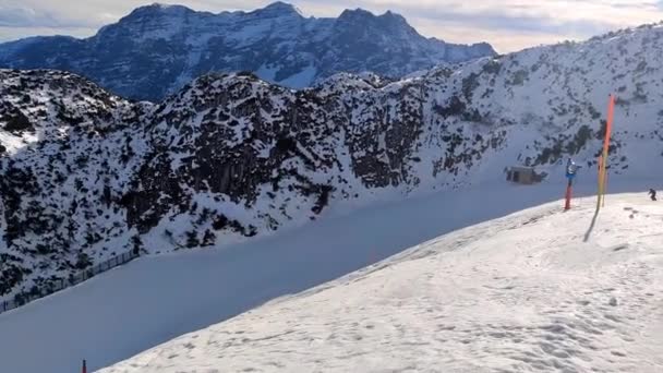Waidring Austria 2023 View Mountain Range Ski Resort Skiers Riding — Stock videók