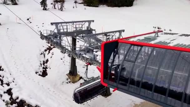 Tyrolean Alplerindeki Bir Teleferik Istasyonunun Yakın Görüntüsü Sandalyeleri Süren Ekipmanlar — Stok video